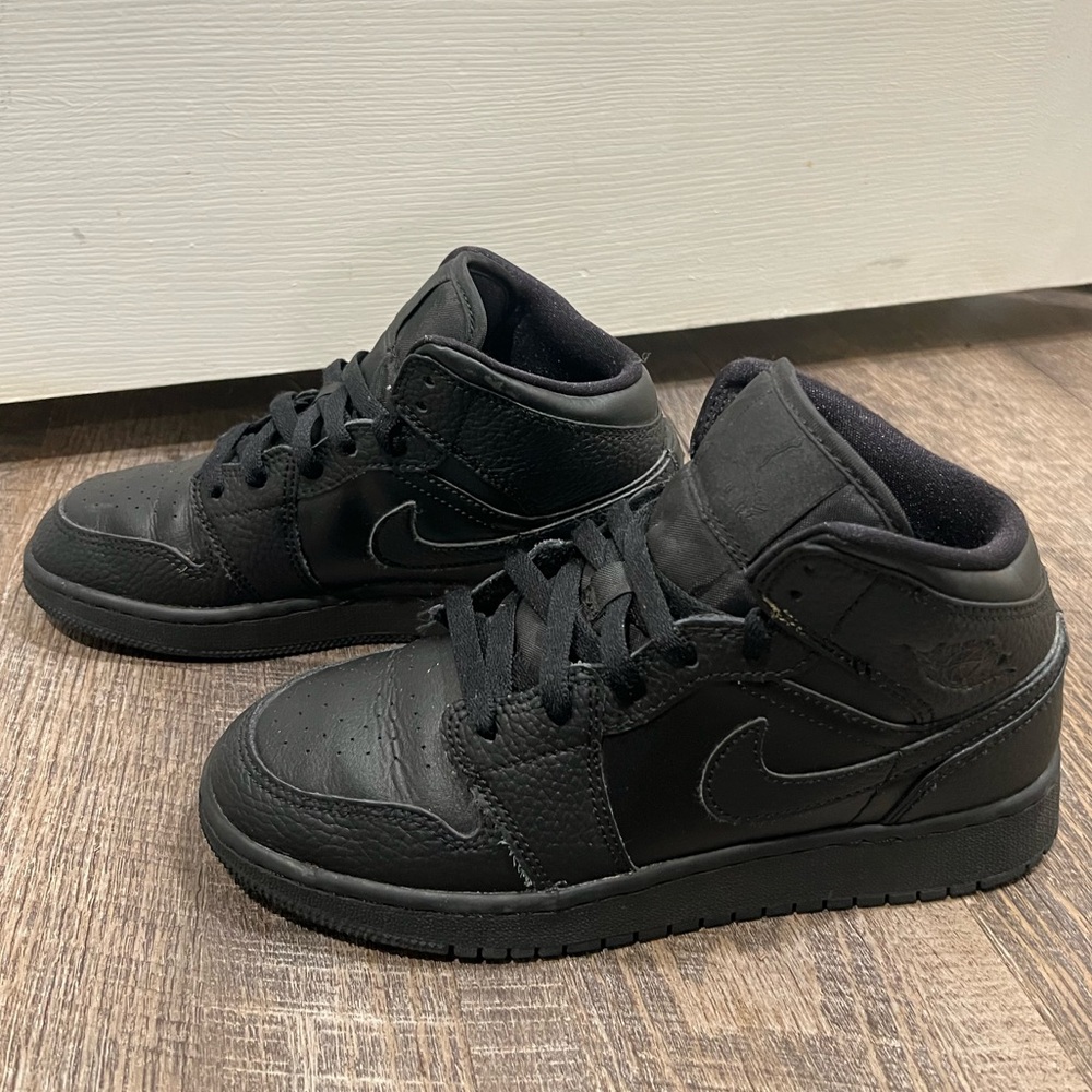Nike Air Jordan Mid Triple Black GS
